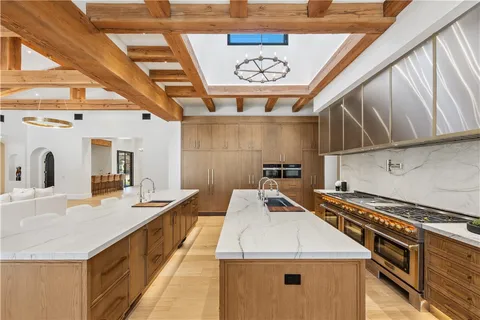 a very nice looking kitchen with a stove
