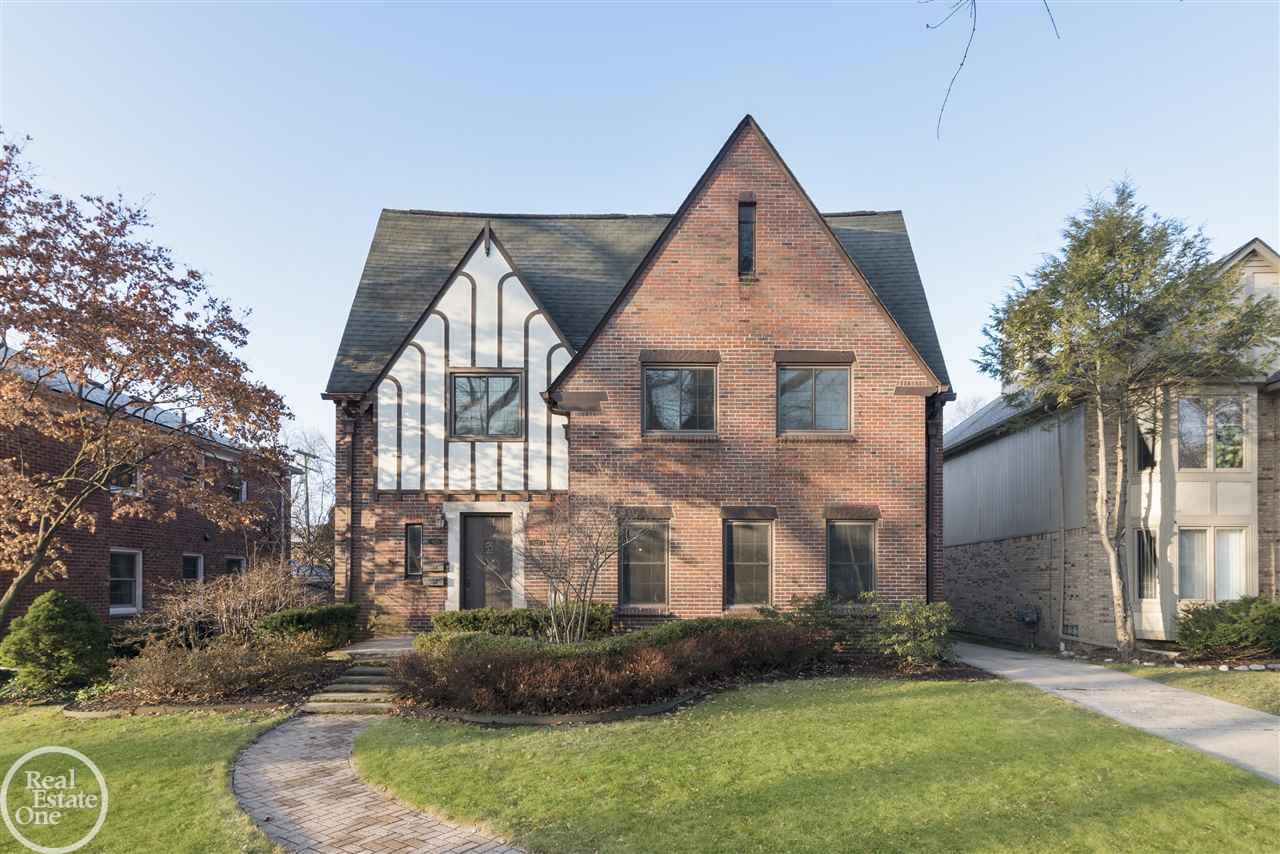 925-27 Harcourt Road Grosse Pointe, MI 48230 - Photo 1 of 40 50003922.JPG