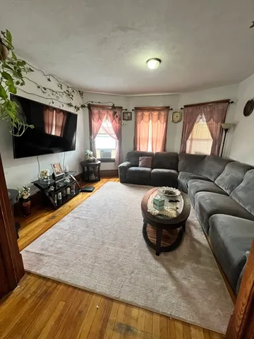 $2,250 | 47 Arlington Street, Unit 3, Worcester, MA 01604