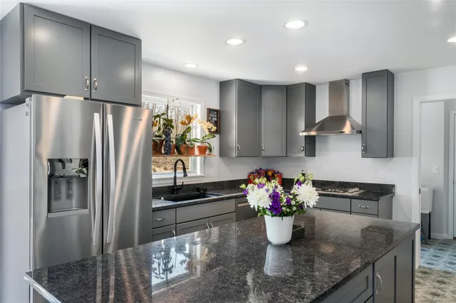 $9,955,000 | 15 South Menantic Road, Shelter Island, NY 11964