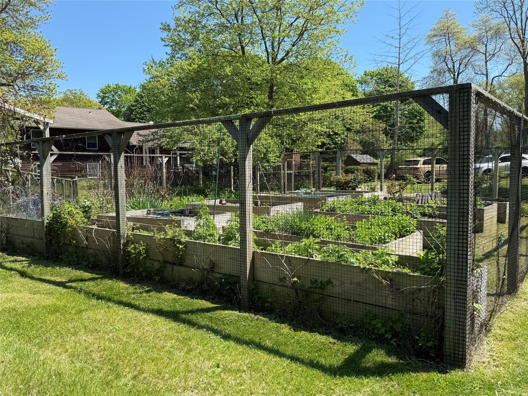 15 South Menantic Road Shelter Island, NY 11964 - Photo 42 of 44 a view of a backyard with plants