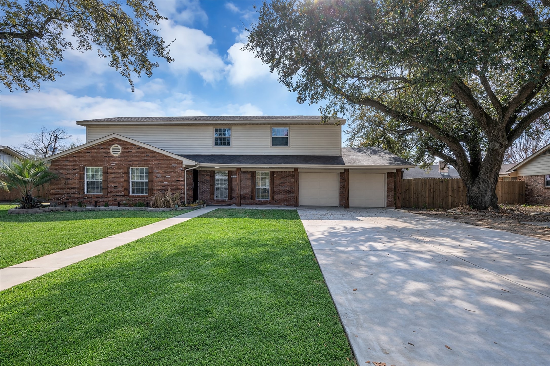 5007 Inverness Drive Baytown, TX 77521 - Photo 2 of 30
