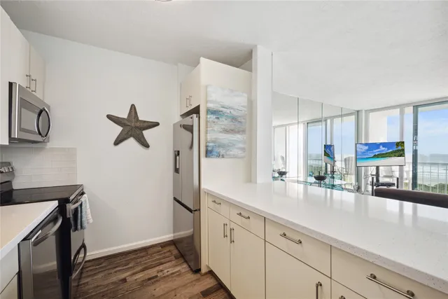 $374,800 | 1401 East Beach Drive, Unit 509, Galveston, TX 77550