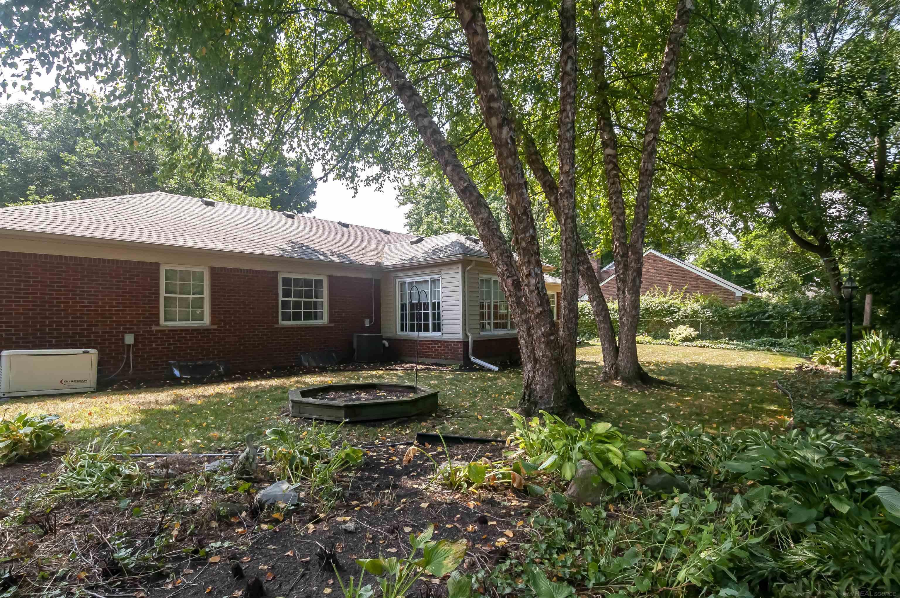 880 Shoreham Road Grosse Pointe, MI 48236 - Photo 43 of 46 50085857-42.JPG