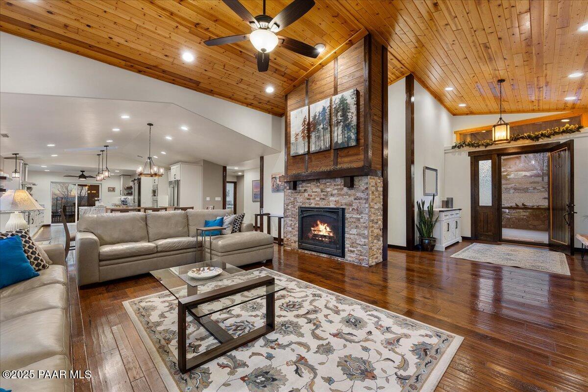 6329 North Dewey Road Prescott, AZ 86305 - Photo 20 of 101 019-Living Room