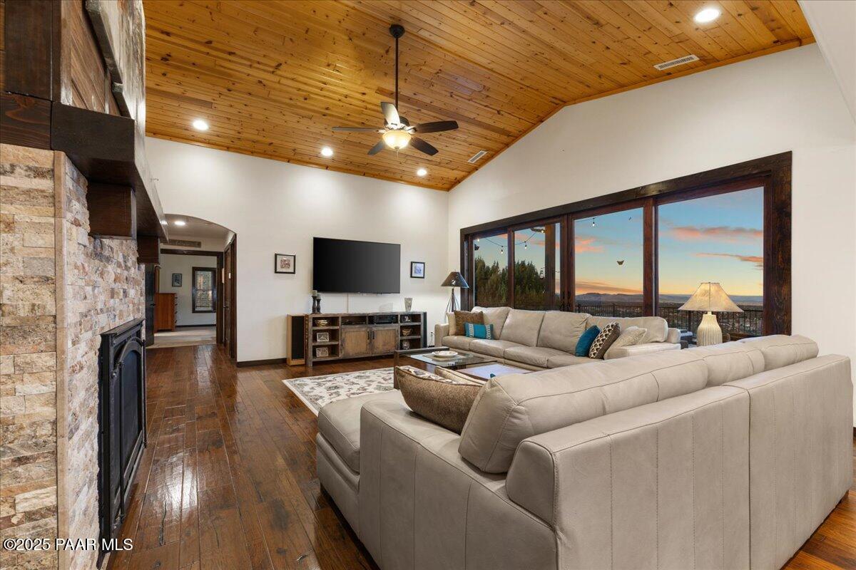 6329 North Dewey Road Prescott, AZ 86305 - Photo 21 of 101 020-Living Room