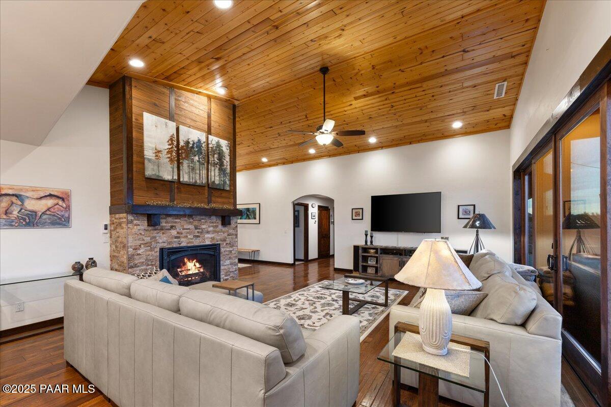 6329 North Dewey Road Prescott, AZ 86305 - Photo 22 of 101 021-Living Room