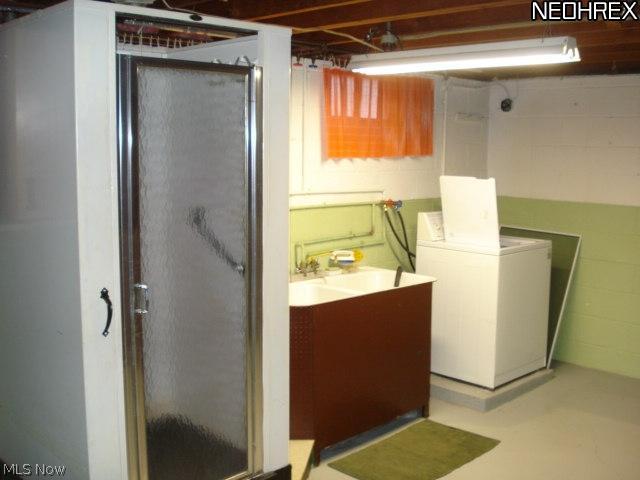 6126 Kelsey Road Parma, OH 44129 - Photo 14 of 18 Shower Stall