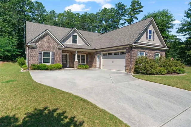 a view of house and outdoor space