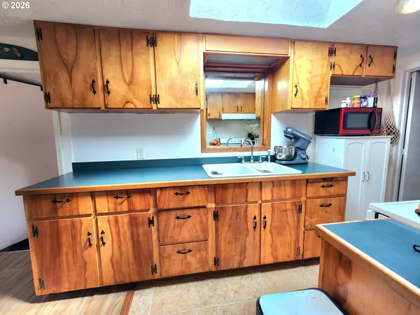 $310,000 | 328 East 5th Avenue, Sutherlin, OR 97479