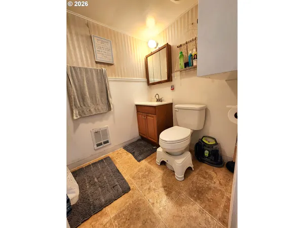 $310,000 | 328 East 5th Avenue, Sutherlin, OR 97479