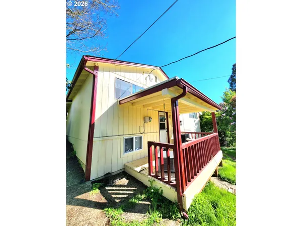 $310,000 | 328 East 5th Avenue, Sutherlin, OR 97479