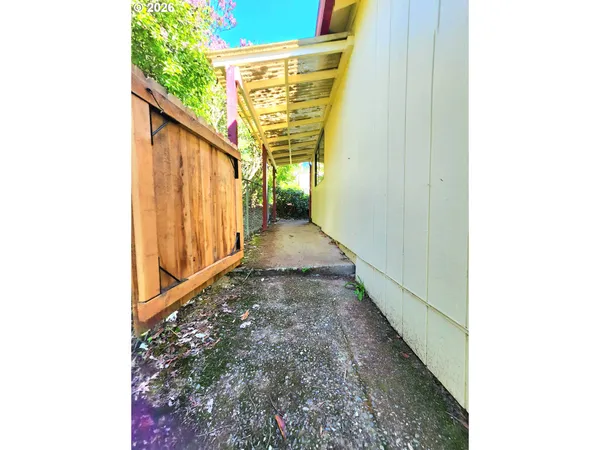 $310,000 | 328 East 5th Avenue, Sutherlin, OR 97479