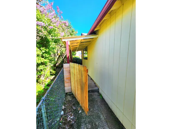 $310,000 | 328 East 5th Avenue, Sutherlin, OR 97479