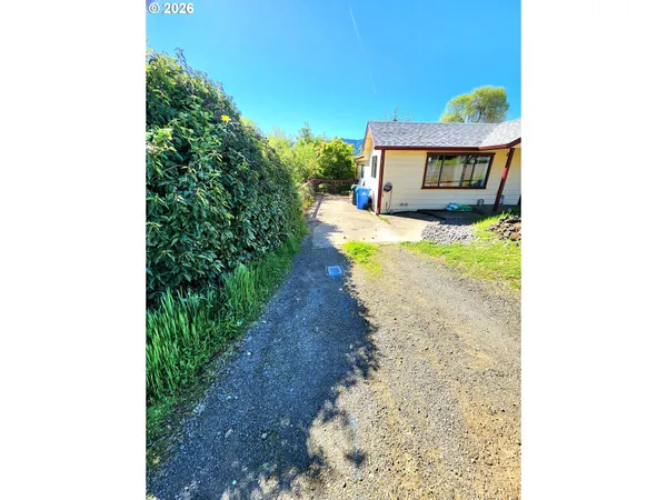 $310,000 | 328 East 5th Avenue, Sutherlin, OR 97479