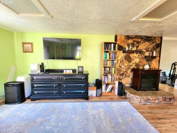 $310,000 | 328 East 5th Avenue, Sutherlin, OR 97479