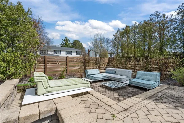$1,599,000 | 1755 Overland Trail, Deerfield, IL 60015