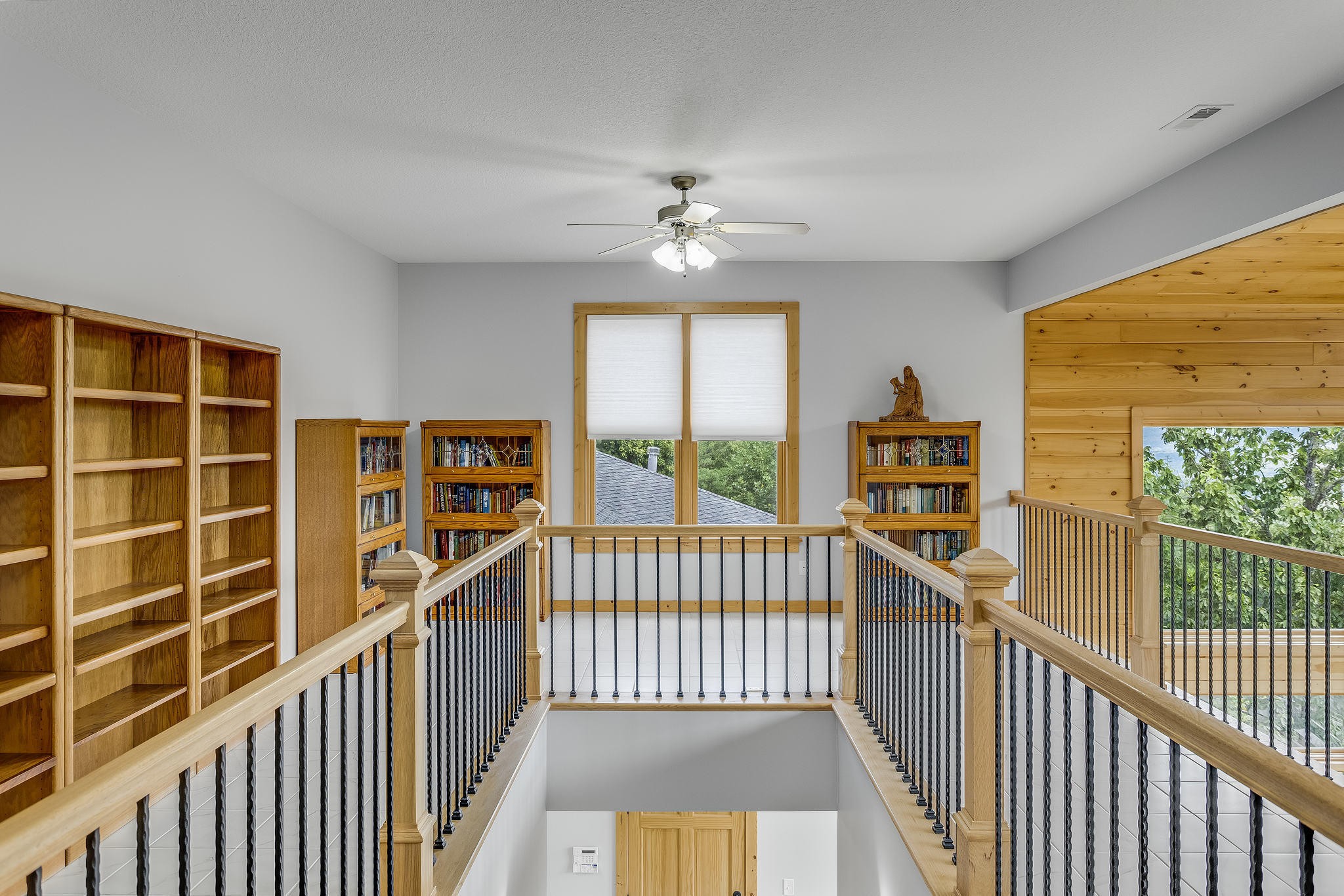 163 Kelly Ridge Road Townsend, TN 37882 - Photo 22 of 40 a view of a balcony with furniture