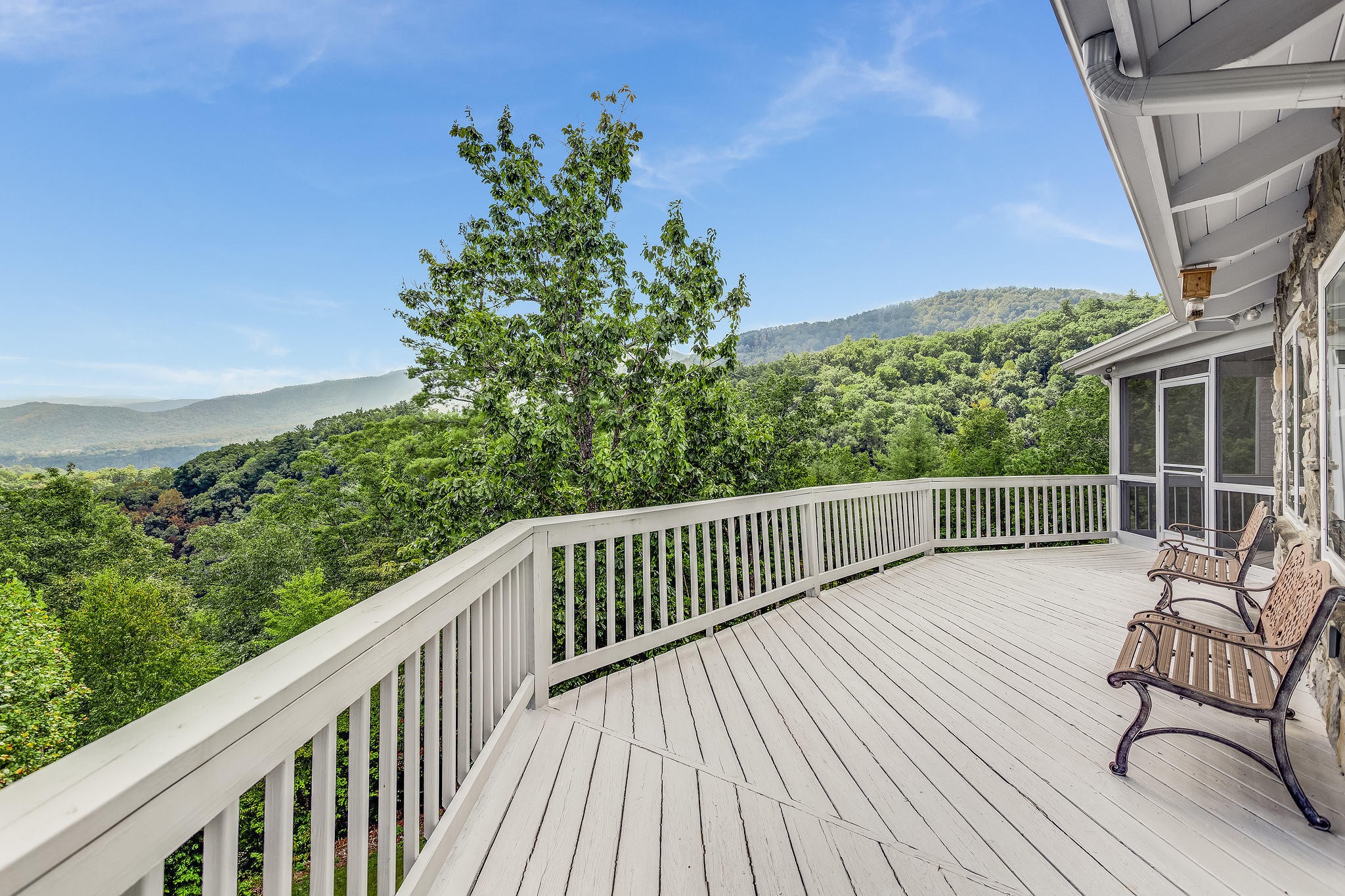 163 Kelly Ridge Road Townsend, TN 37882 - Photo 29 of 40 a balcony with wooden floor and fence