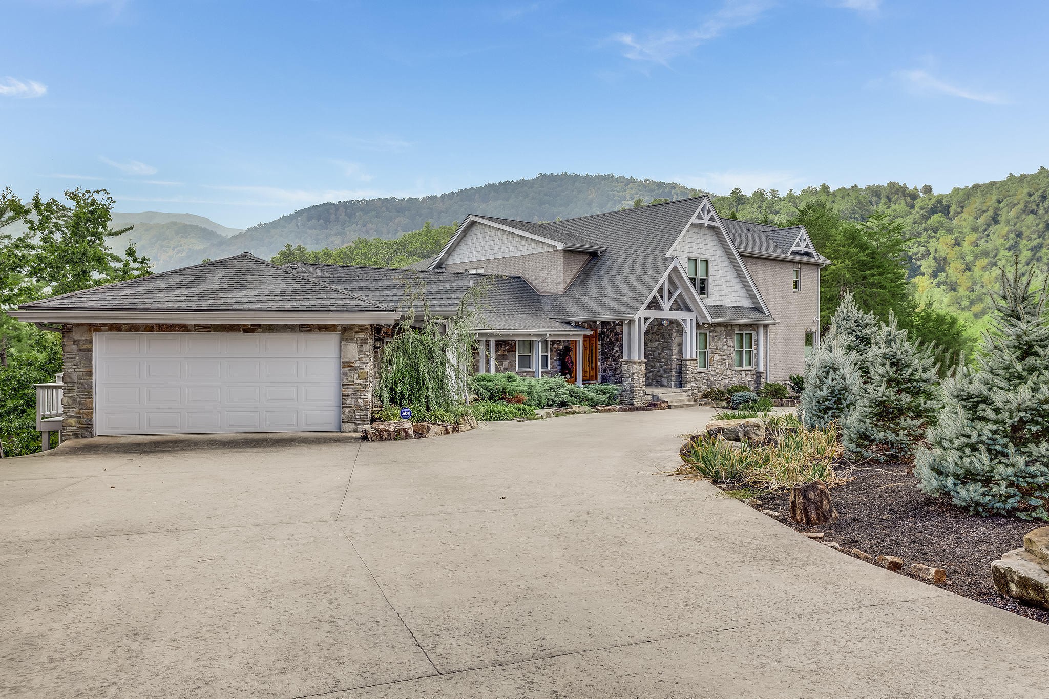 163 Kelly Ridge Road Townsend, TN 37882 - Photo 39 of 40 front view of house with a yard