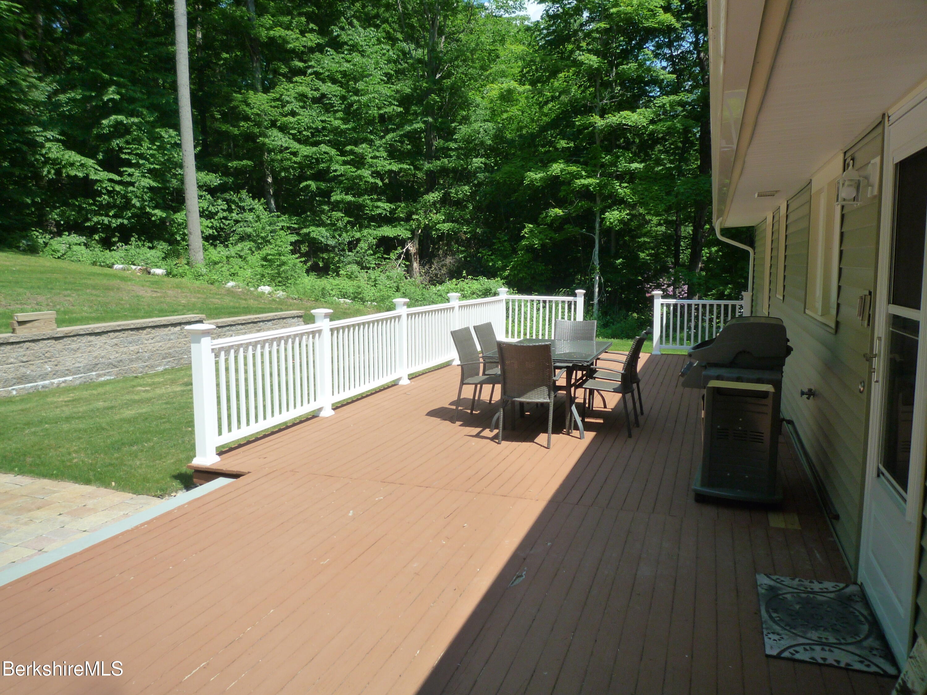 Back deck to yard