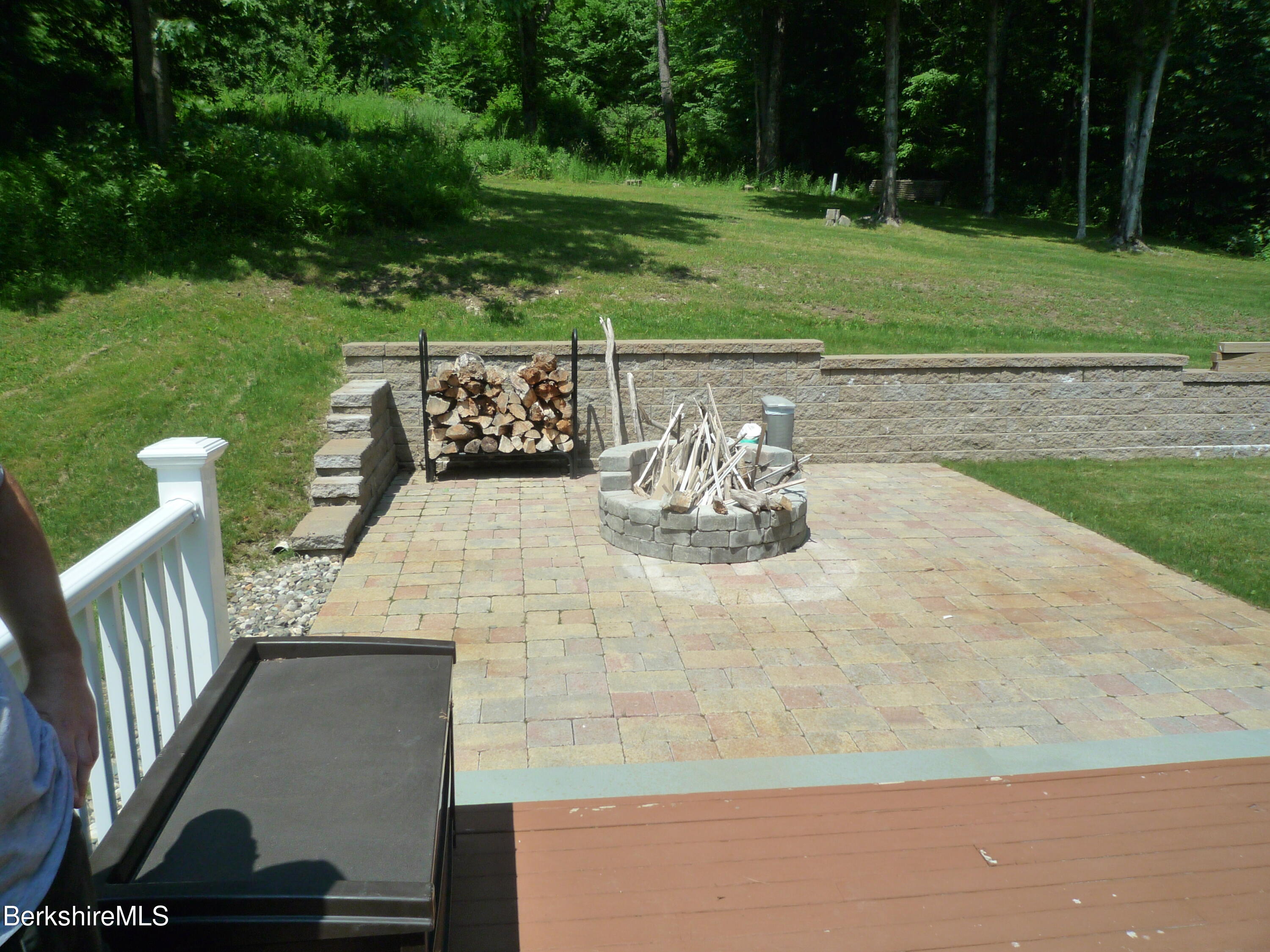 Patio fire pit