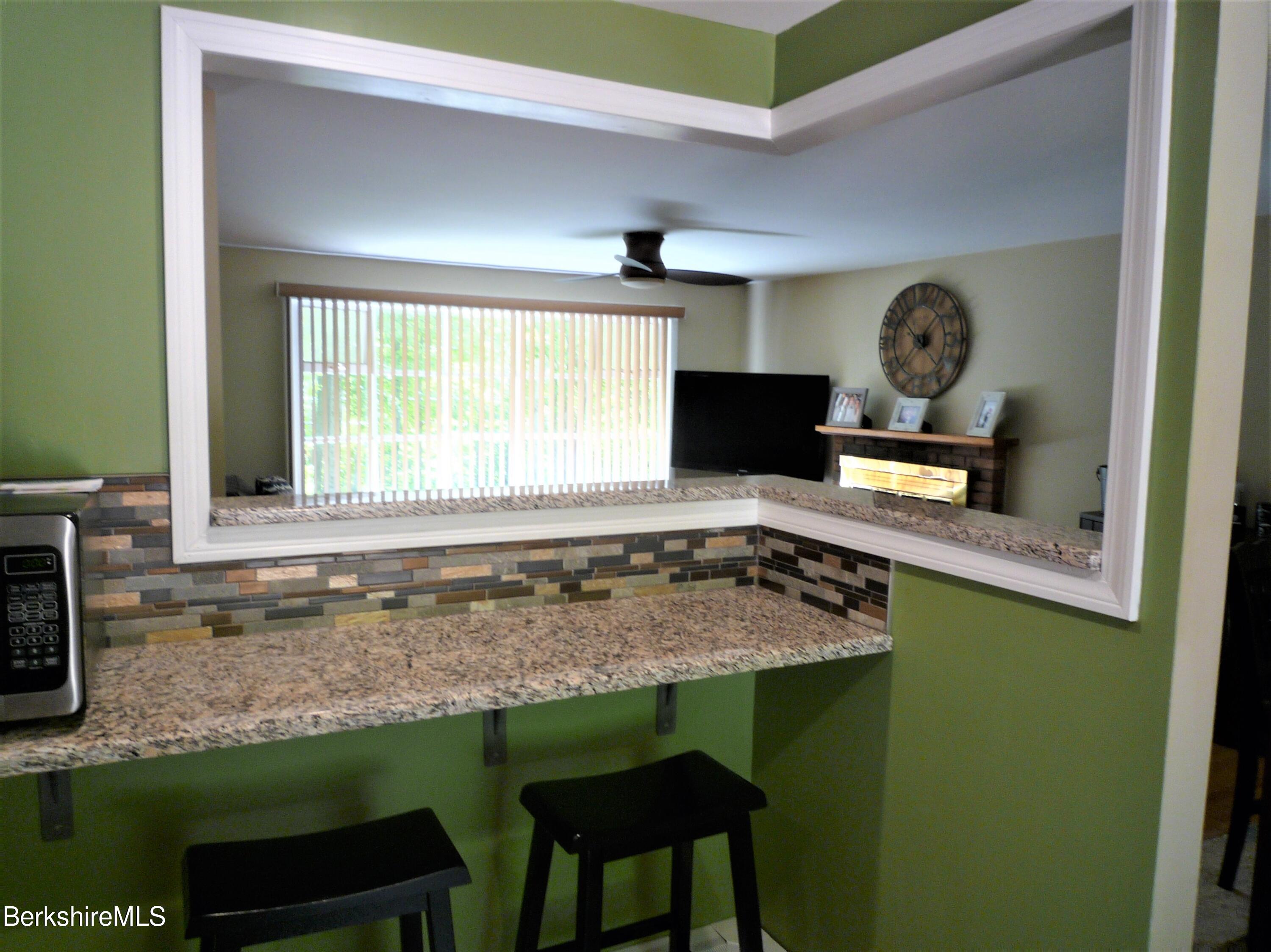 Kitchen eating bar-edited