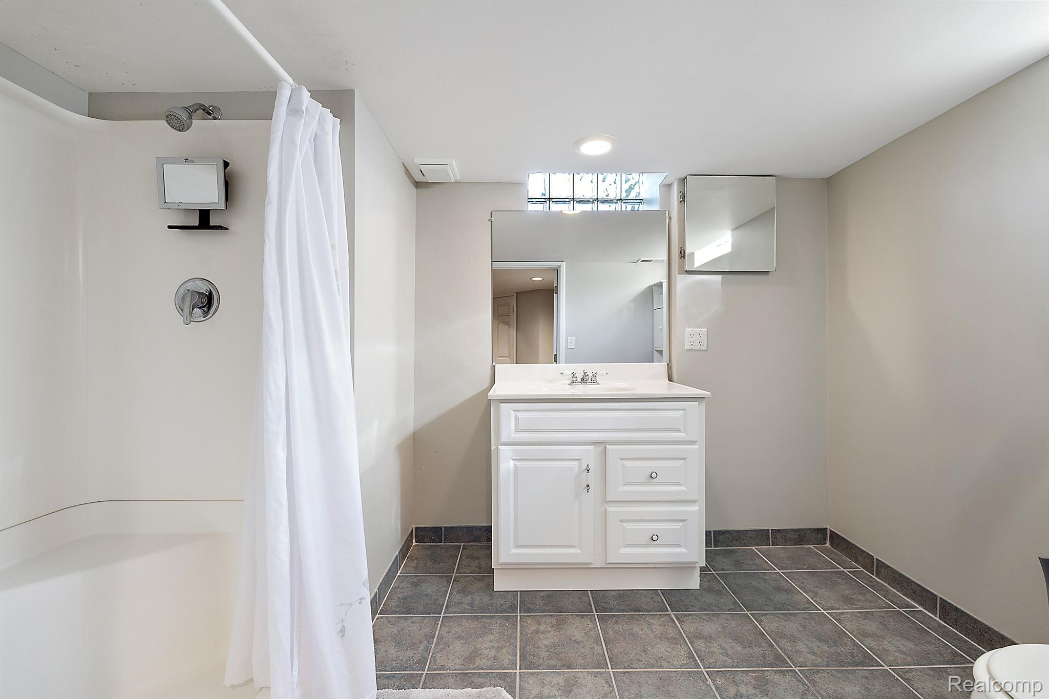 1581 Cheltenham Road Birmingham, MI 48009 - Photo 23 of 29