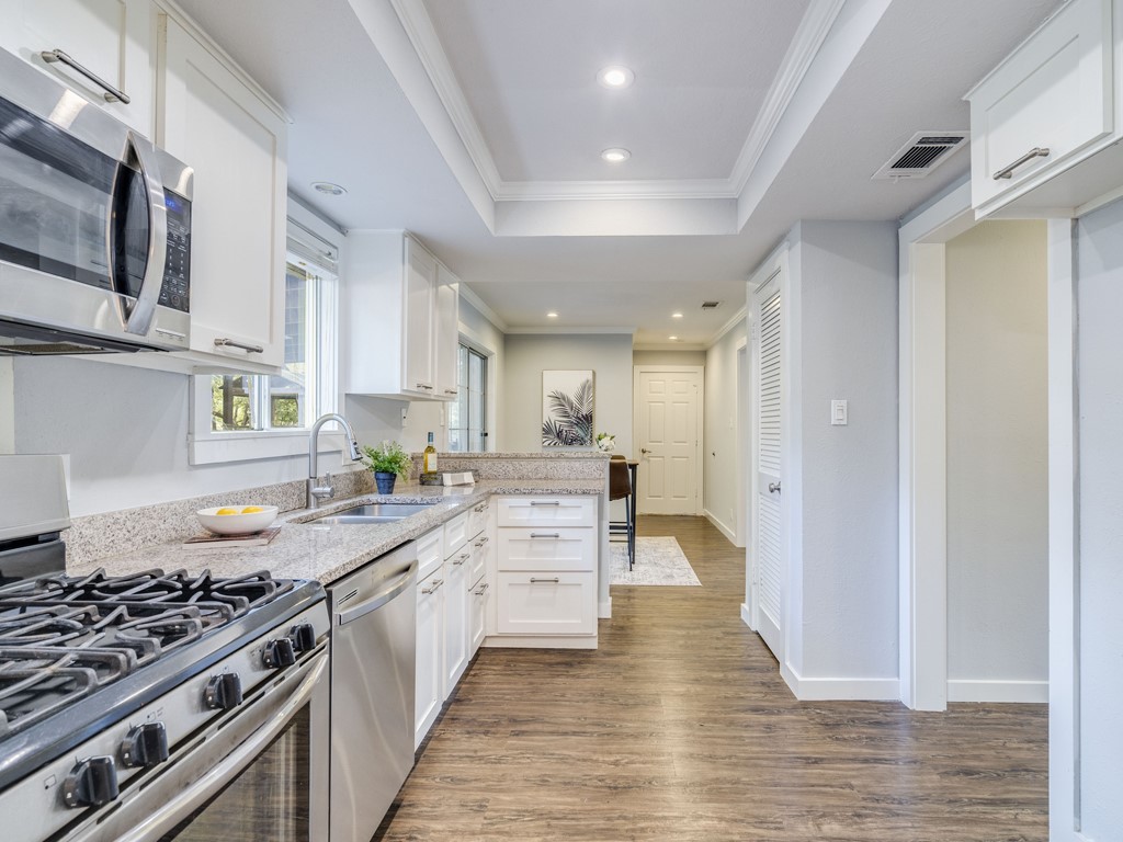 11405 Pyreneese Drive Austin, TX 78759 - Photo 7 of 37