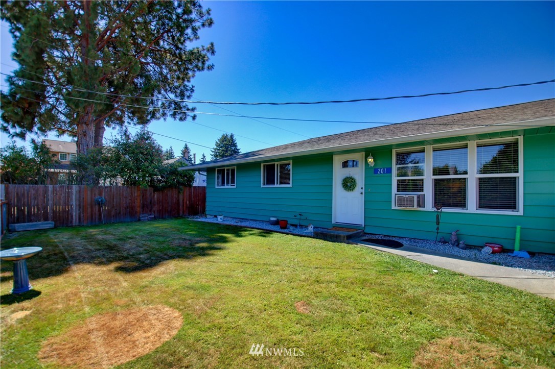 201 Gardner Road Burlington, WA 98233 - Photo 3 of 36 Gallery Image 3