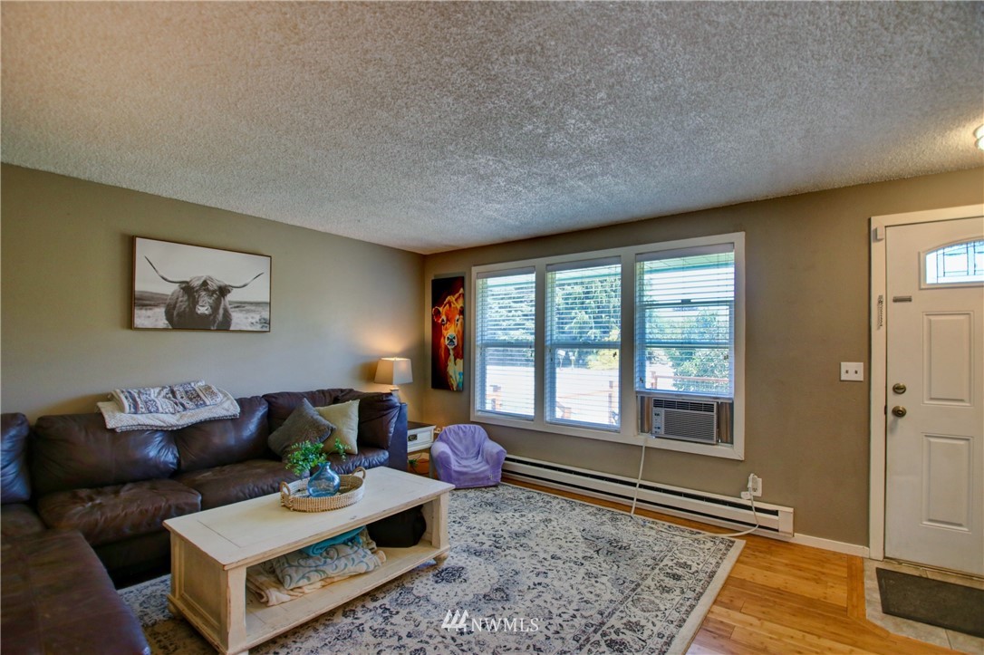 201 Gardner Road Burlington, WA 98233 - Photo 4 of 36 Gallery Image 4