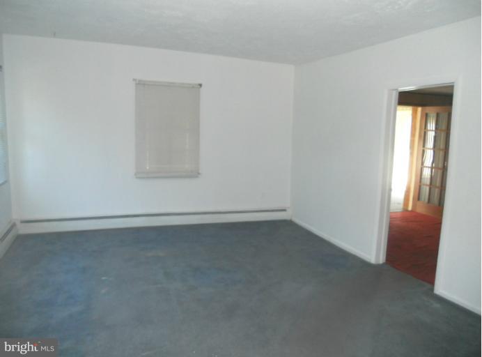 3682 Solomons Island Road Huntingtown, MD 20639 - Photo 2 of 11 Living Room