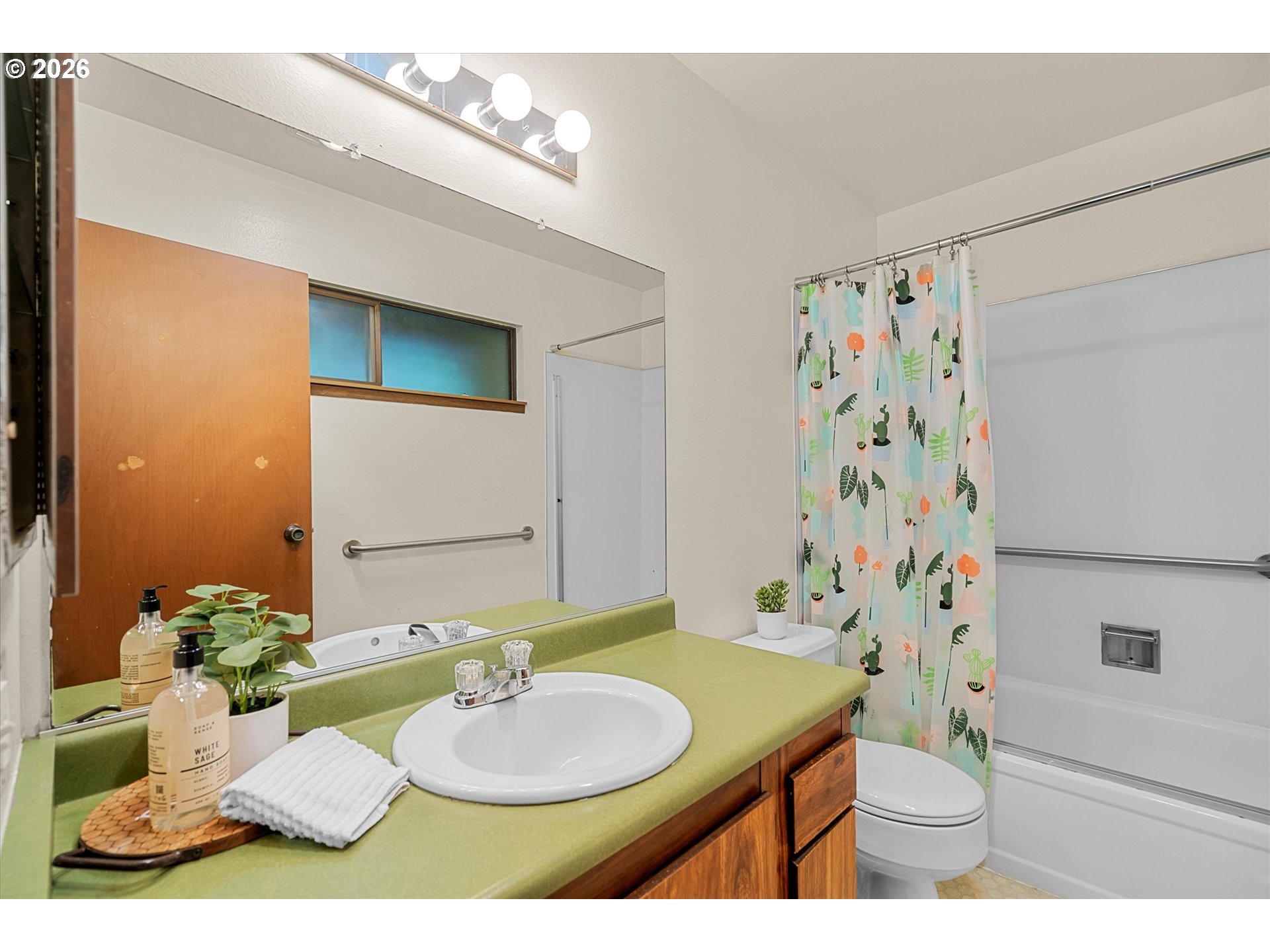 7740 Southwest Barnes Road, Unit B Portland, OR 97225 - Photo 19 of 33 Gallery Image 19