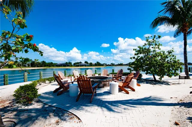 $1,949,888 | 14302 Charthouse Circle, Naples, FL 34114