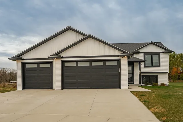 $479,900 | 309 Spring Day Court Northeast, Eyota, MN 55934