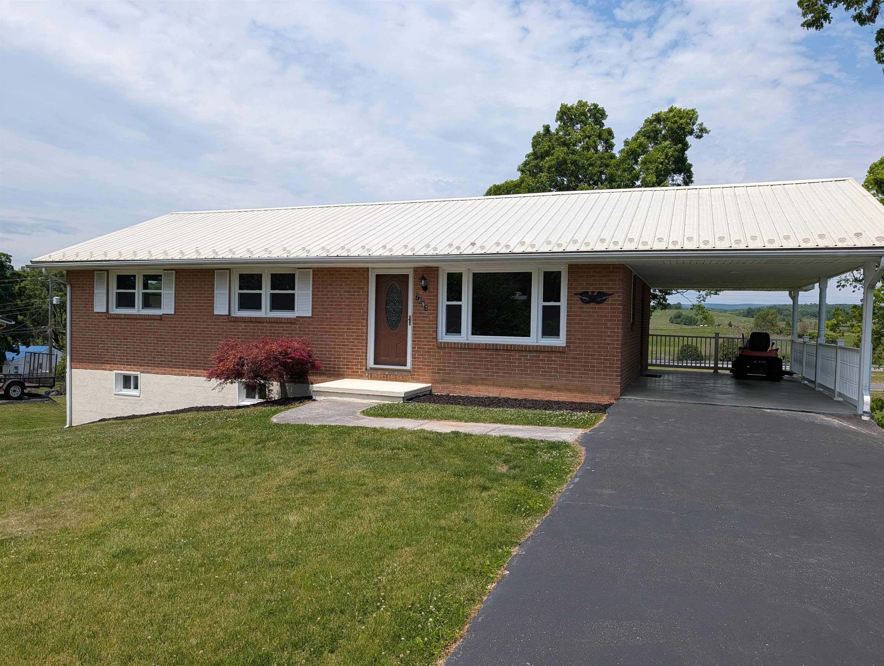 7681 Brandon Road Radford, VA 24141 - Photo 3 of 40 Gallery Image 3