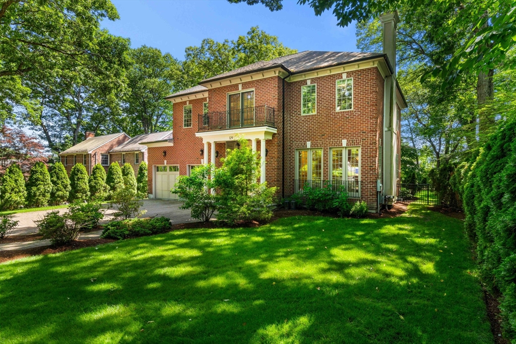 129 Rangeley Road Brookline, MA 02467 - Photo 3 of 36