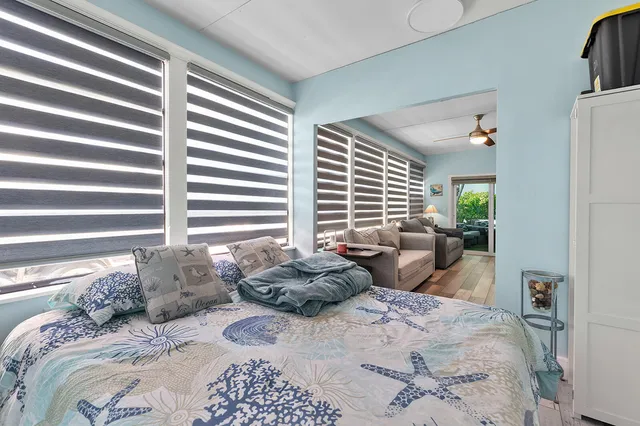 a view of entryway with elevator