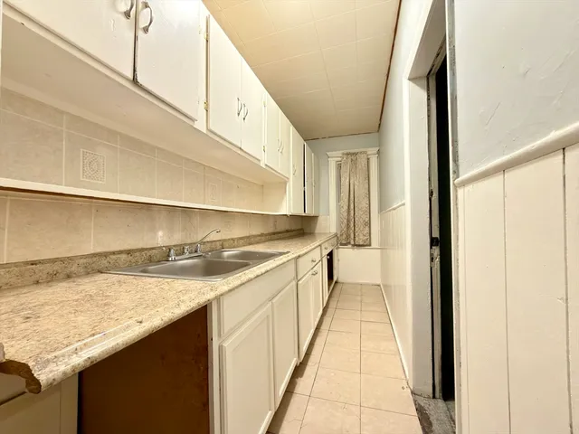 $2,400 | 90 Vernon Street, Unit 3, Worcester, MA 01610