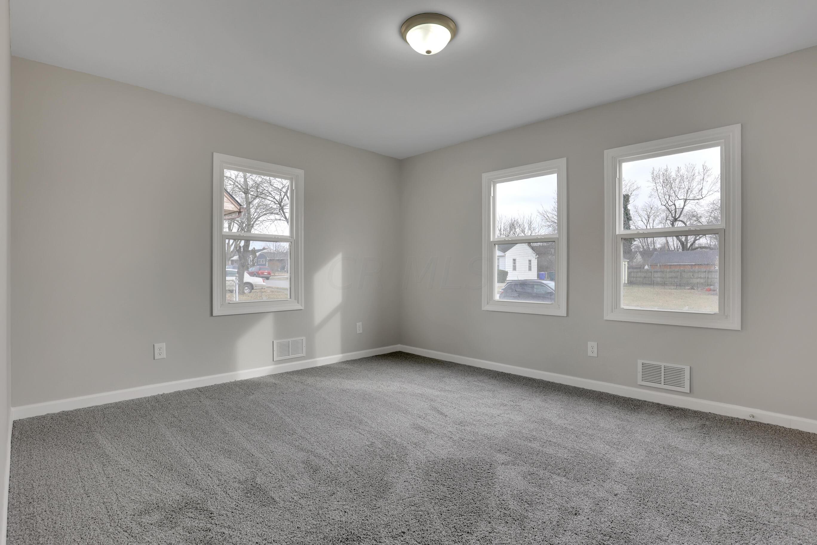 2980 Templeton Road Columbus, OH 43209 - Photo 5 of 31 5F3A7203