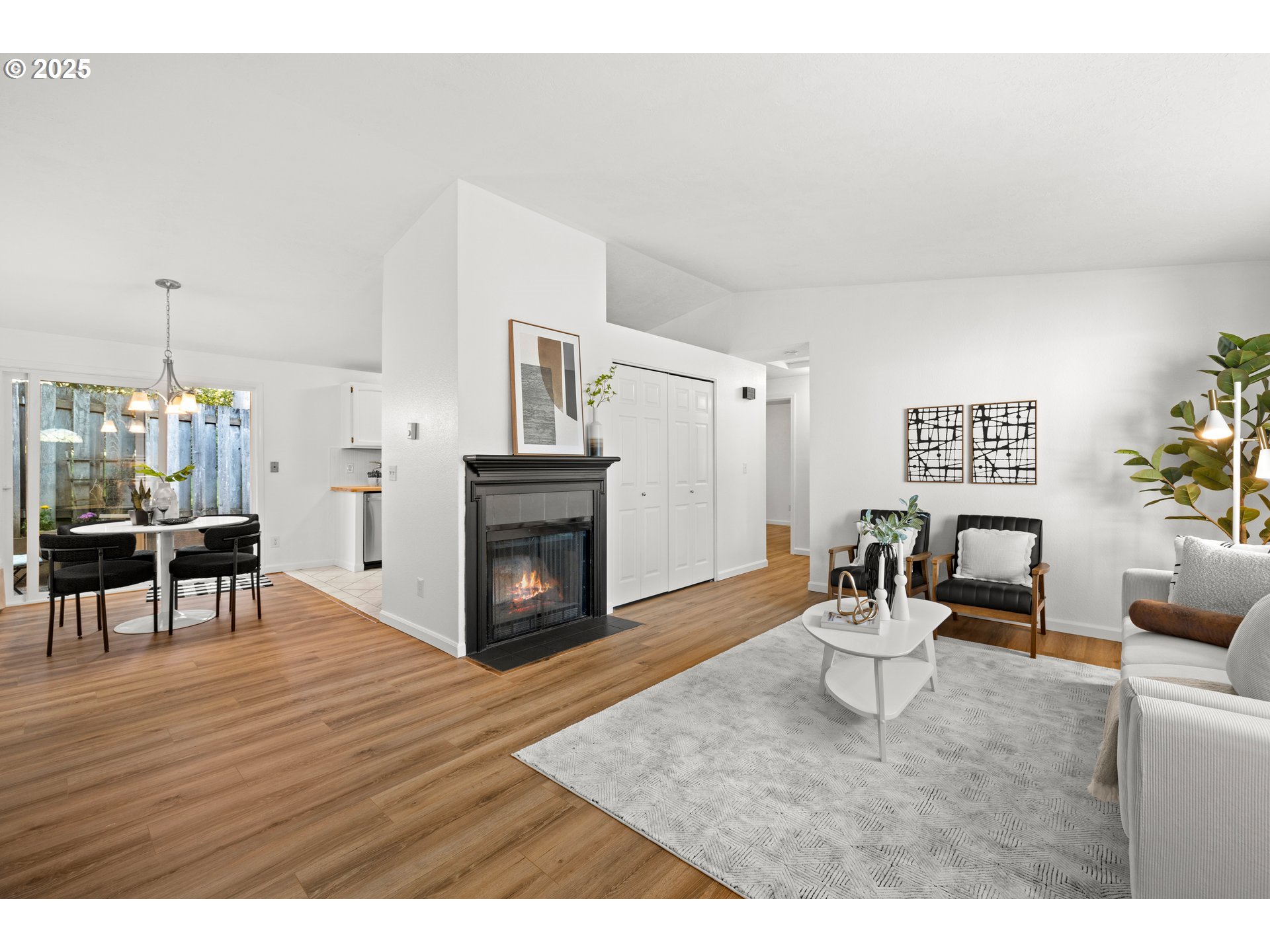 2807 Southwest Spring Garden Street, Unit 2807 Portland, OR 97219 - Photo 2 of 29 Living Room
