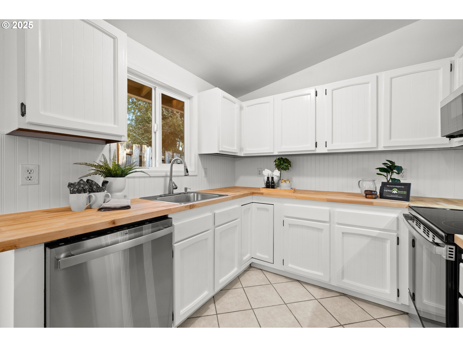 2807 Southwest Spring Garden Street, Unit 2807 Portland, OR 97219 - Photo 7 of 29 Kitchen