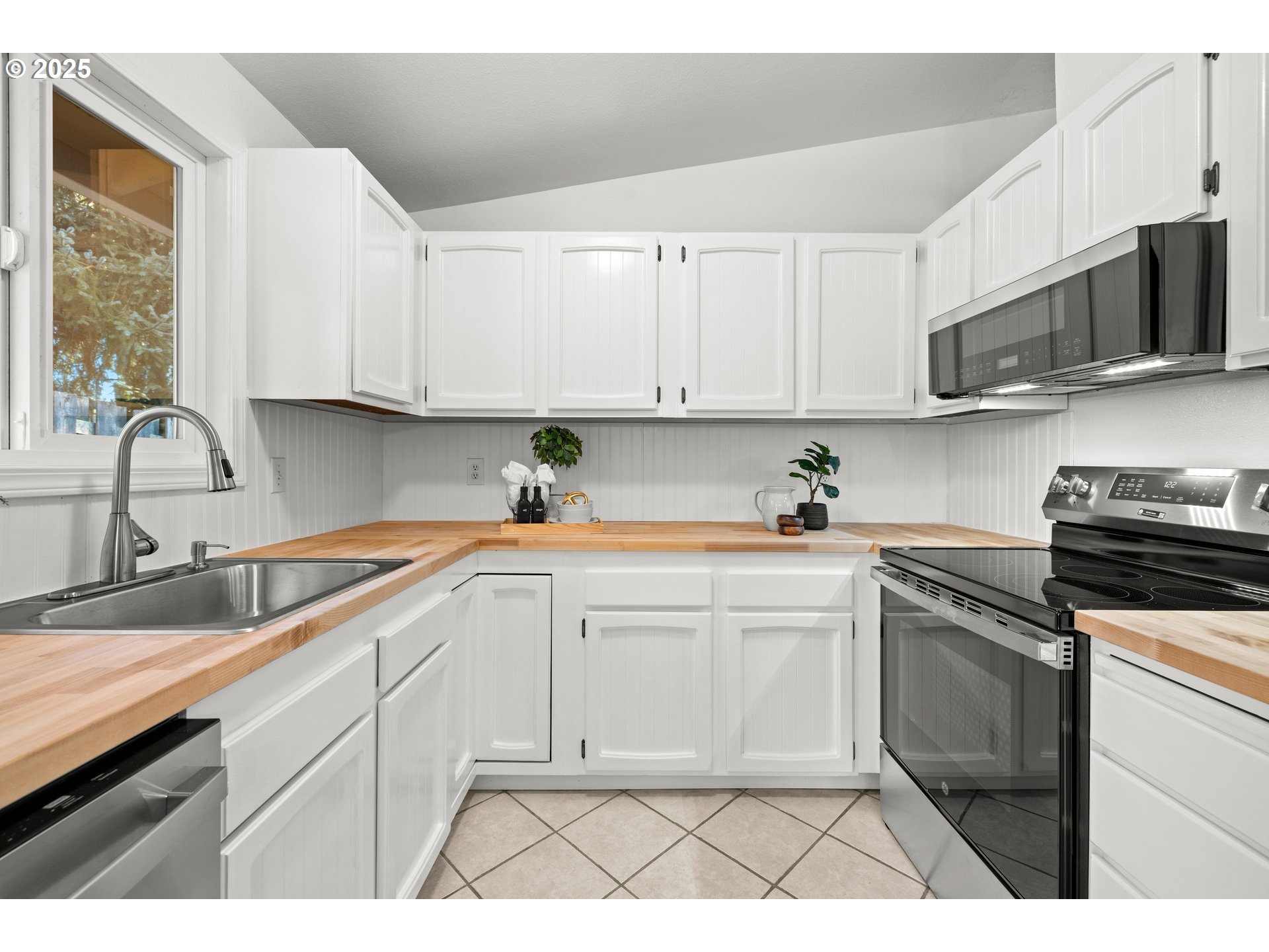 2807 Southwest Spring Garden Street, Unit 2807 Portland, OR 97219 - Photo 8 of 29 Gallery Image 8