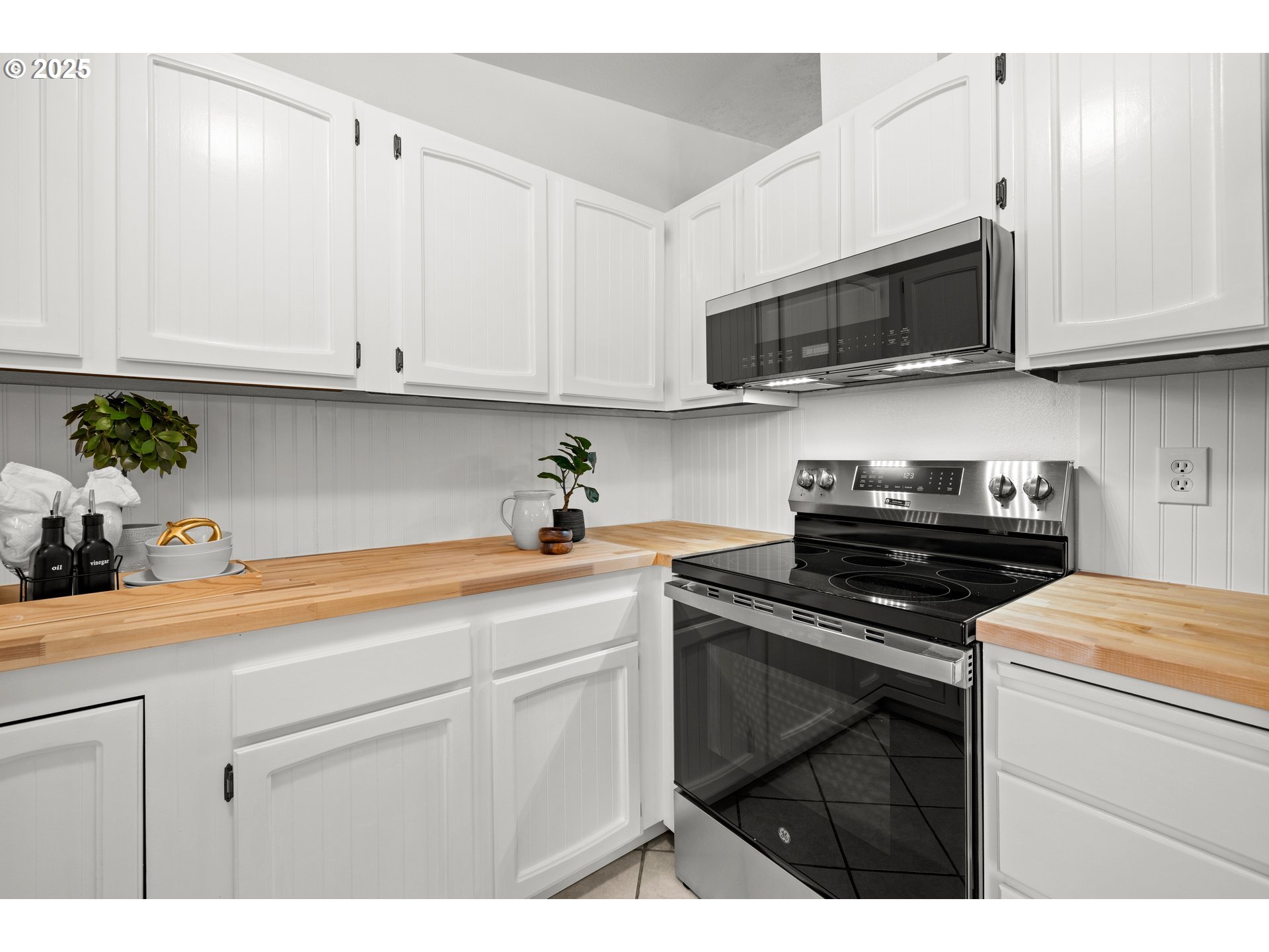 2807 Southwest Spring Garden Street, Unit 2807 Portland, OR 97219 - Photo 9 of 29 Gallery Image 9