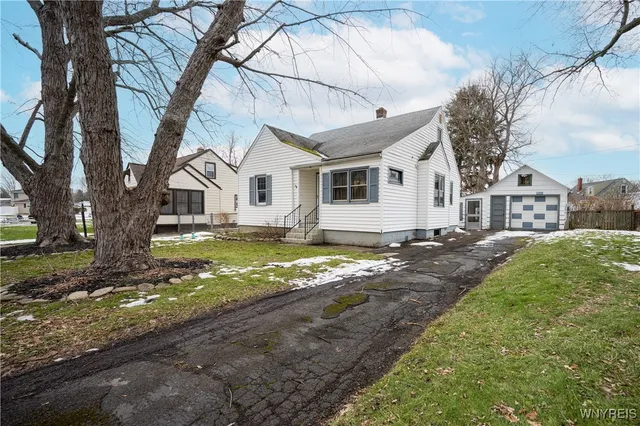 $249,900 | 4664 Tomaka Drive, Hamburg, NY 14075