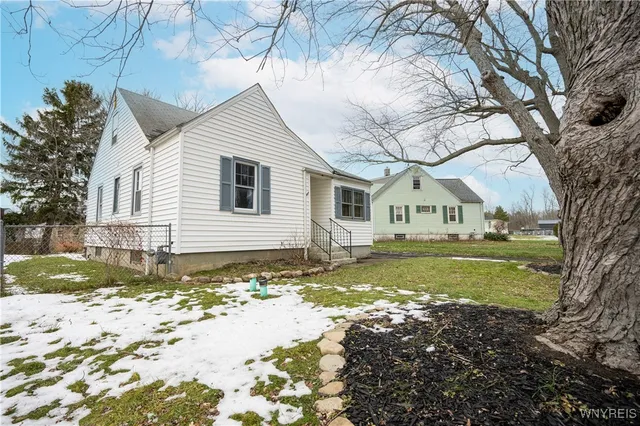 $249,900 | 4664 Tomaka Drive, Hamburg, NY 14075