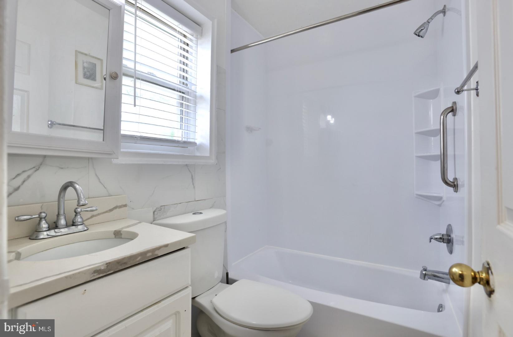 5424 B Street Southeast Washington, DC 20019 - Photo 8 of 28 BATHROOM