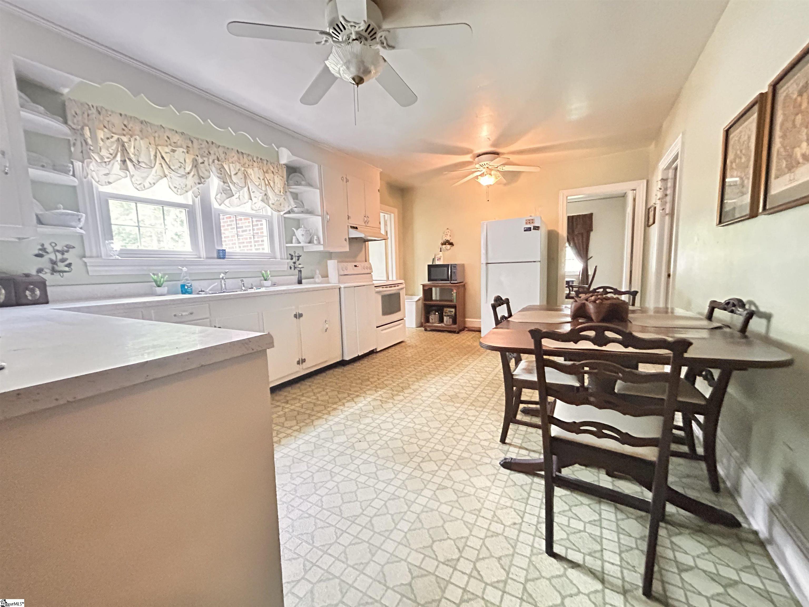 1003 West Main Street Laurens, SC 29360 - Photo 10 of 16