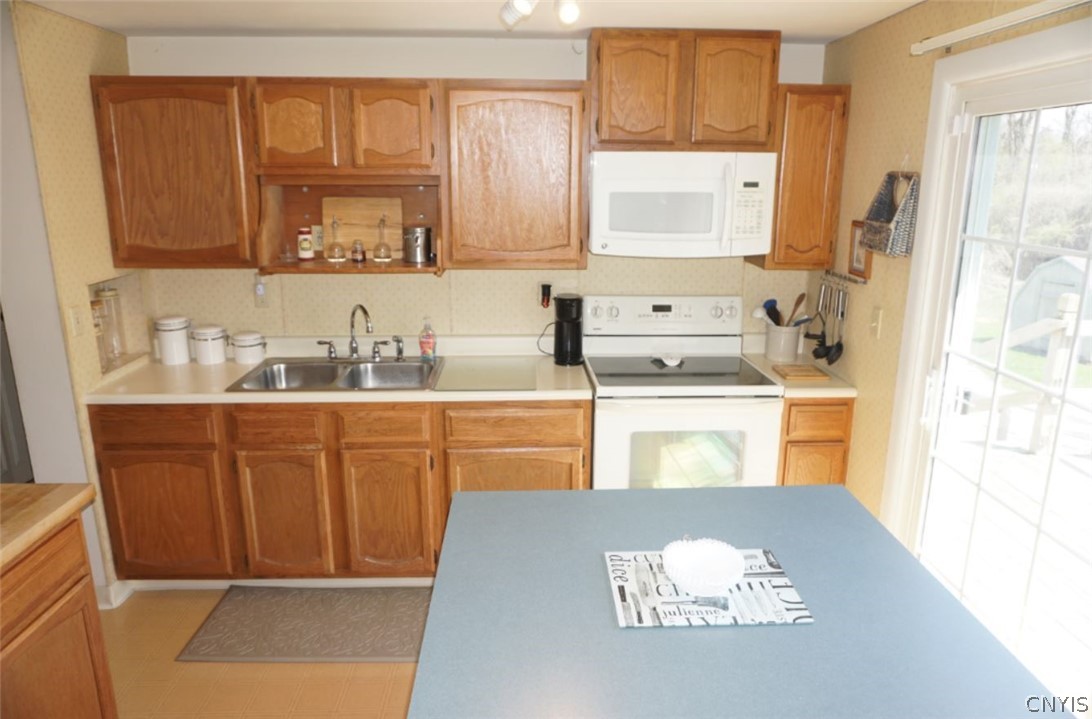 7436 Blumer Road Clay, NY 13088 - Photo 10 of 26