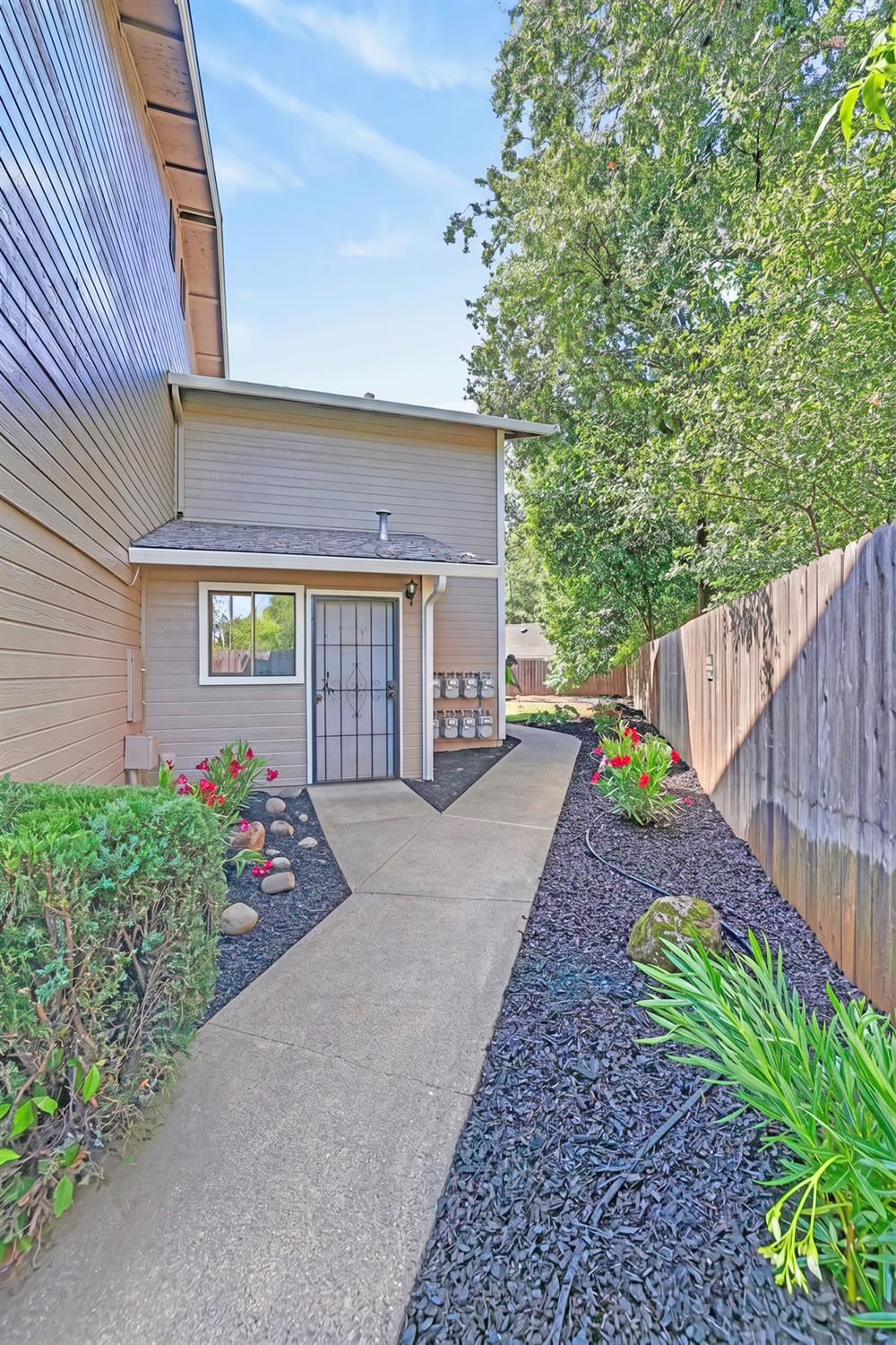 7856 Old Auburn Road Citrus Heights, CA 95610 - Photo 2 of 17